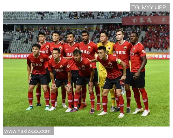 北京国安迎战深圳佳兆全力争胜展现球队实力与斗志